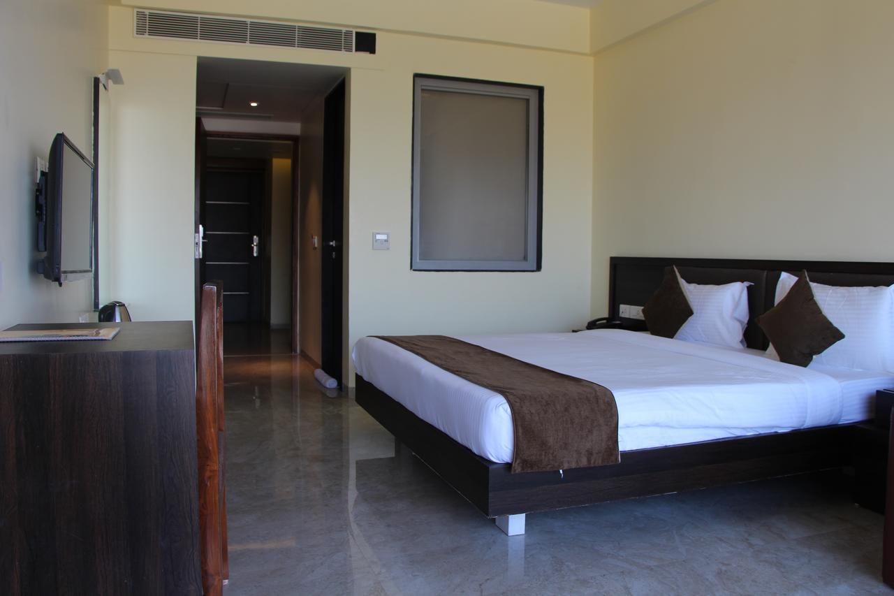 Krishna Beach Resorts - Диу Екстериор снимка